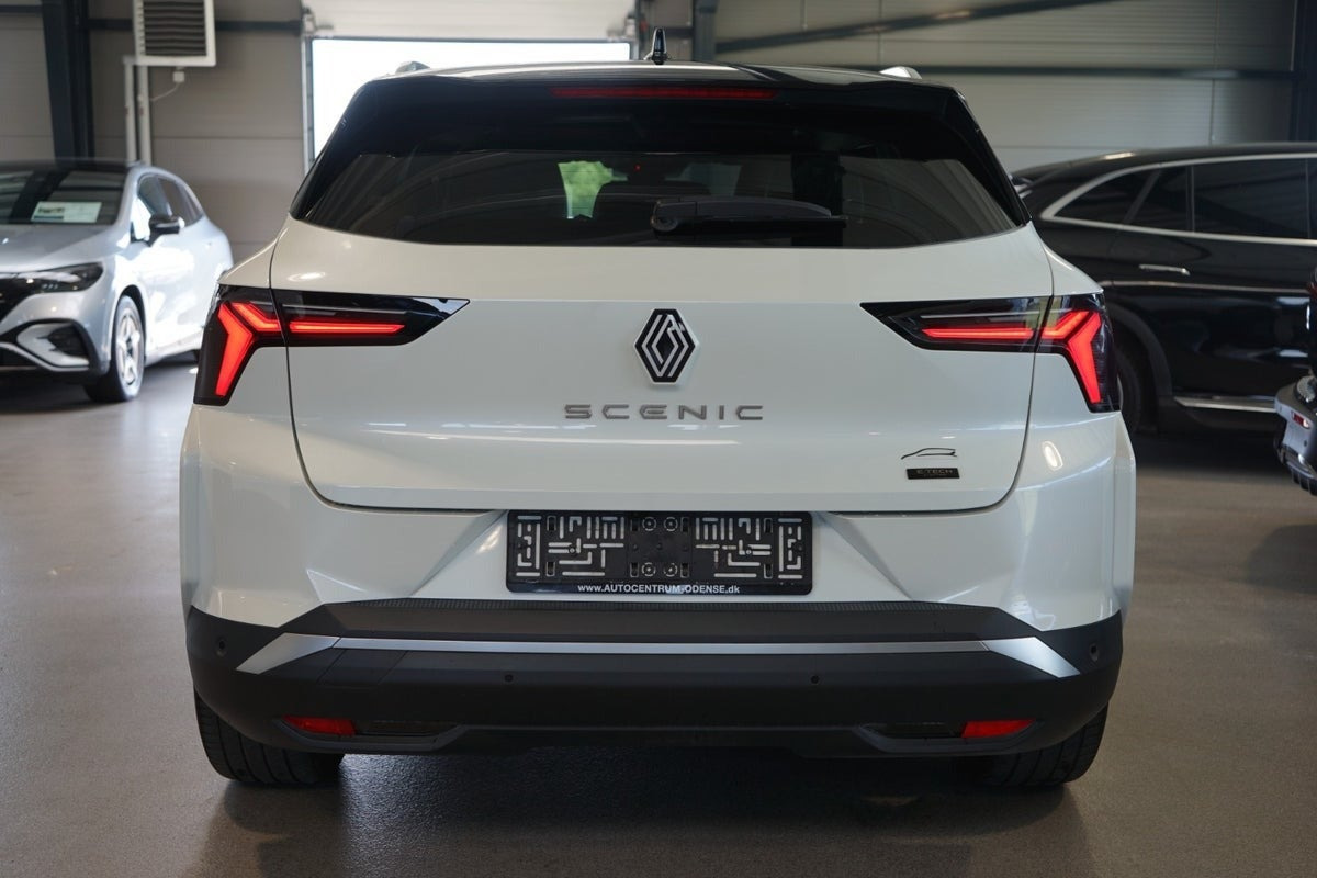 Hvid Renault Scenic E-Tech fra 2024