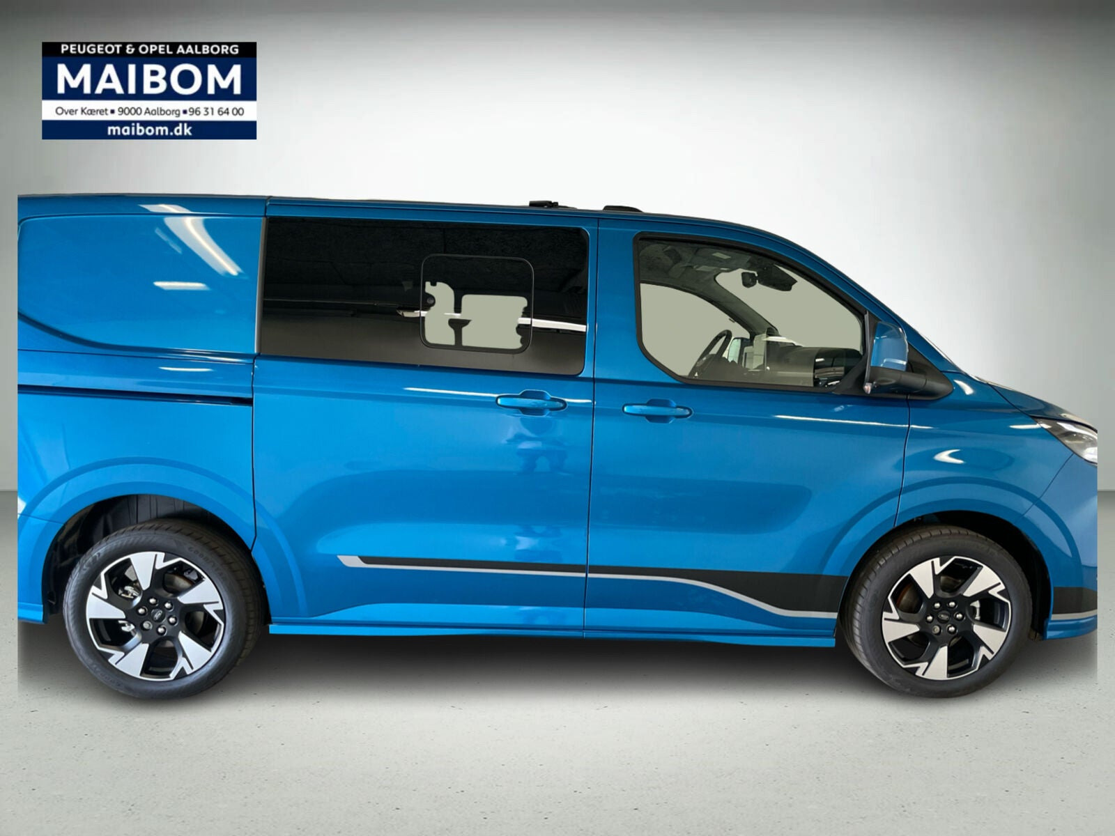 Blå Ford E-Transit Custom 320 L1 fra 2026