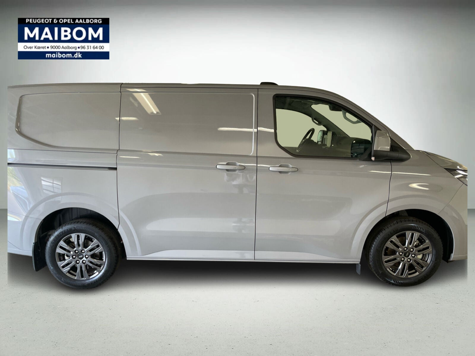 Grå Ford E-Transit Custom 320 L1 fra 2026