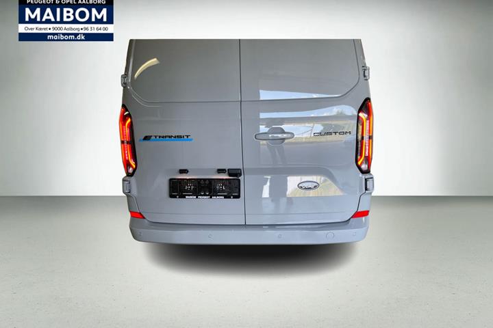 Grå Ford E-Transit Custom 320 L1 fra 2026