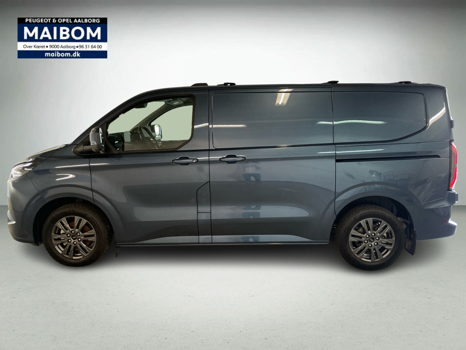Blå Ford E-Transit Custom 320 L1 fra 2026