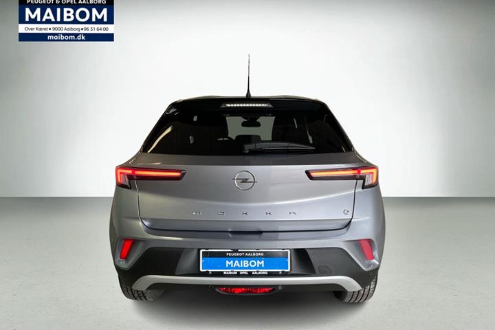 Sølv Opel Mokka-e fra 2022