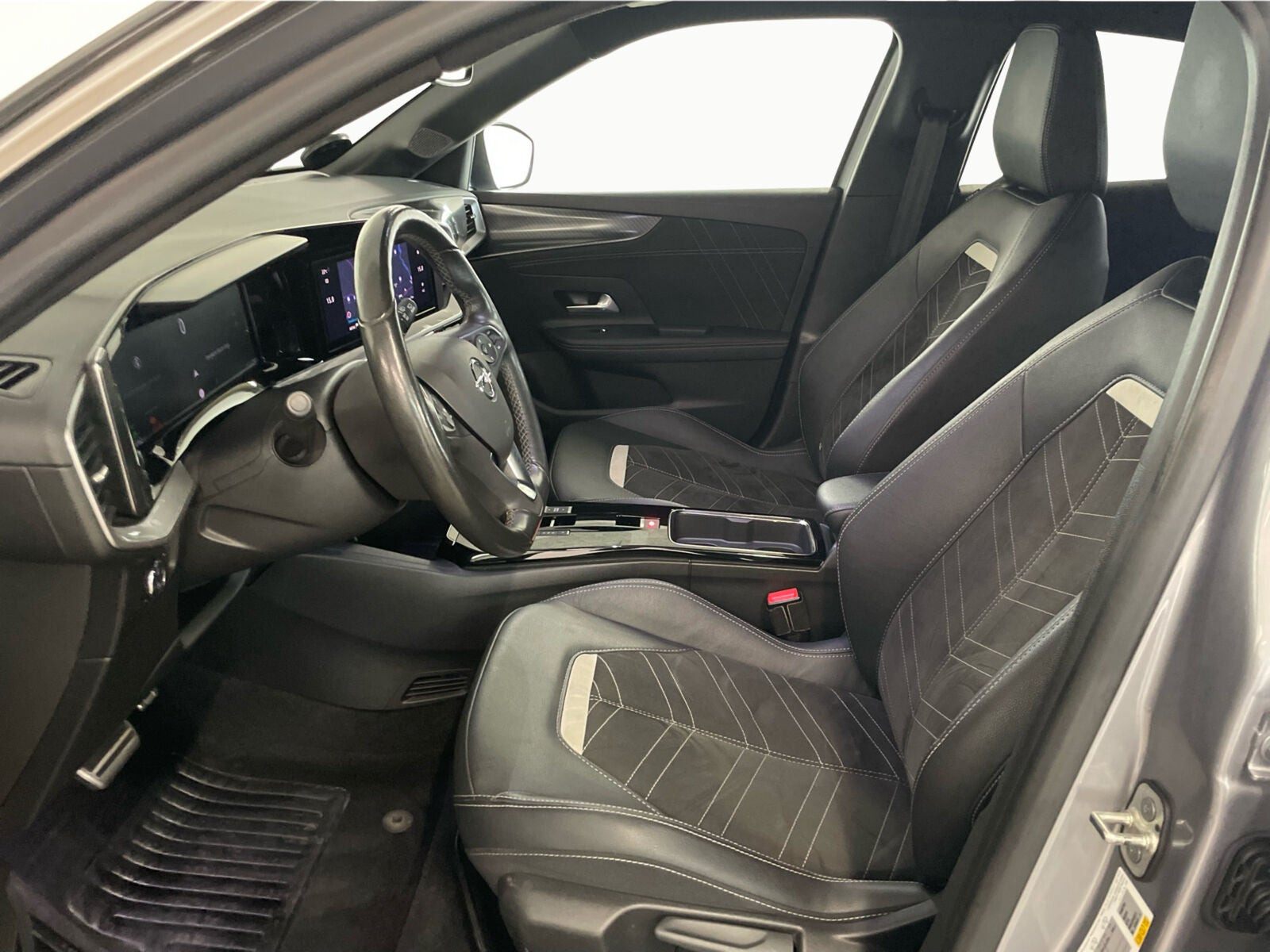 Sølv Opel Mokka-e fra 2022