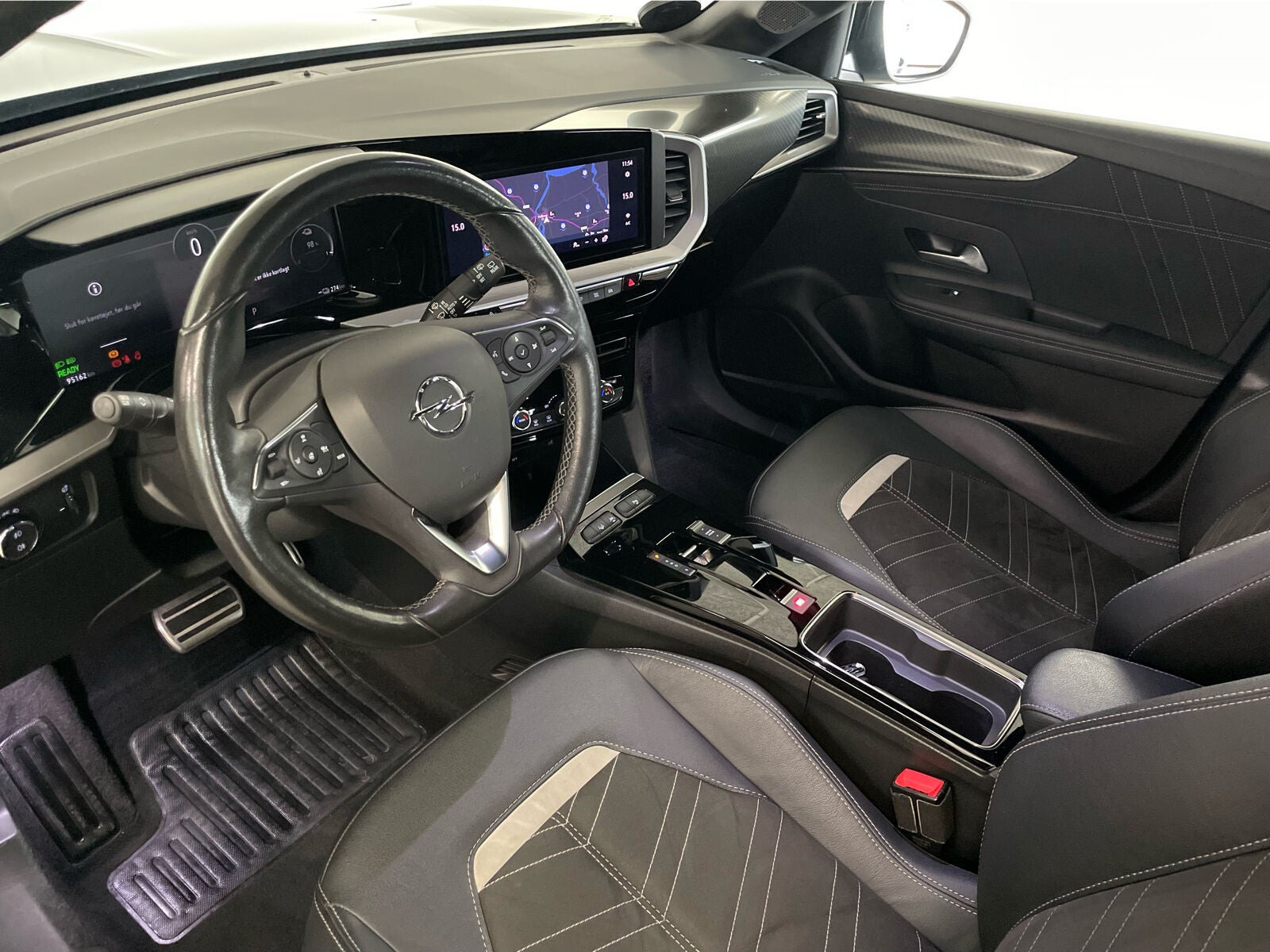 Sølv Opel Mokka-e fra 2022