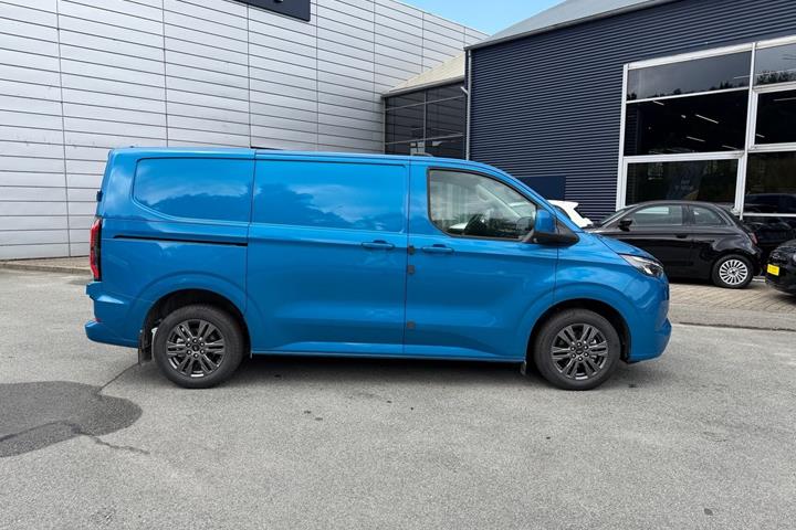 Blå Ford E-Transit Custom 320 L1 fra 2026