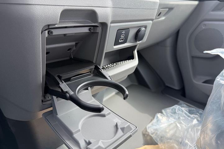 Blå Ford E-Transit Custom 320 L1 fra 2026