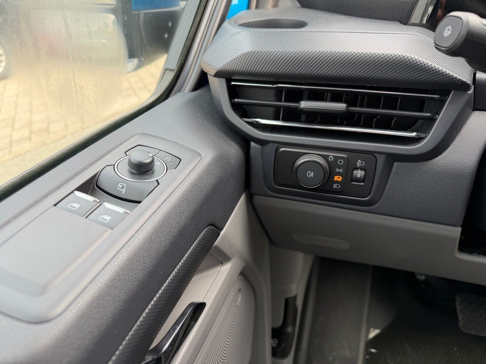 Blå Ford E-Transit Custom 320 L1 fra 2026