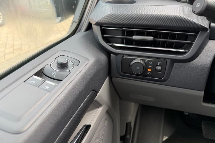 Blå Ford E-Transit Custom 320 L1 fra 2026