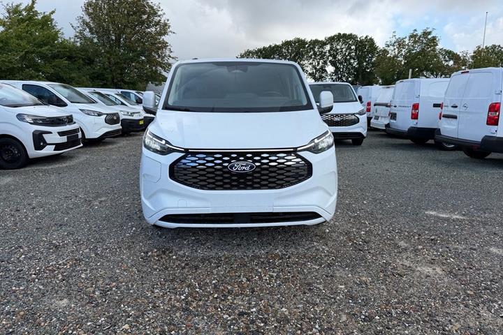 Hvid Ford E-Transit Custom 320 L1 fra 2026
