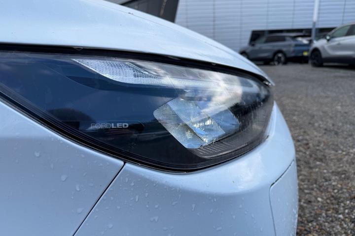 Hvid Ford E-Transit Custom 320 L1 fra 2026