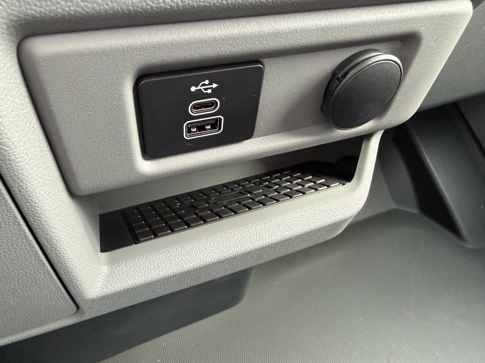 Hvid Ford E-Transit Custom 320 L1 fra 2026