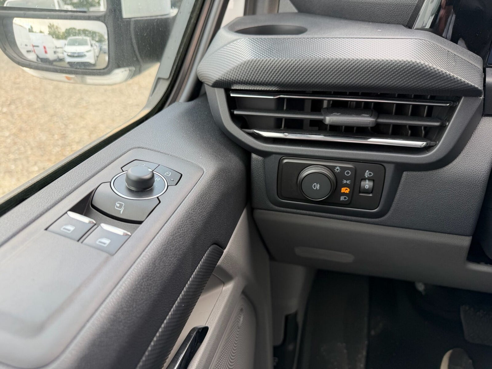 Hvid Ford E-Transit Custom 320 L1 fra 2026