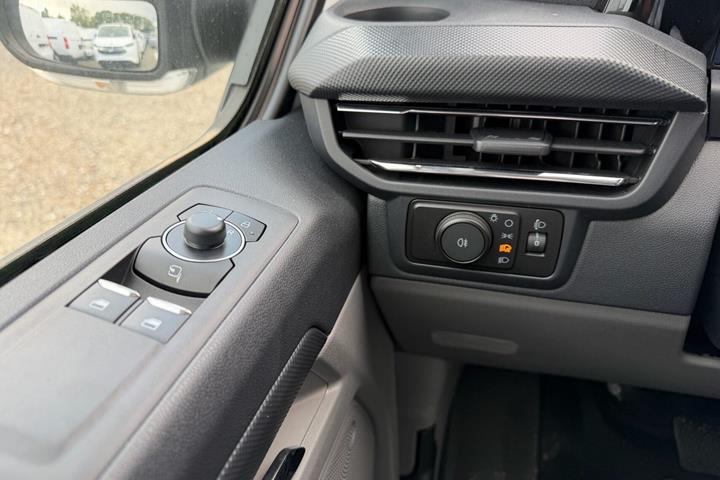 Hvid Ford E-Transit Custom 320 L1 fra 2026