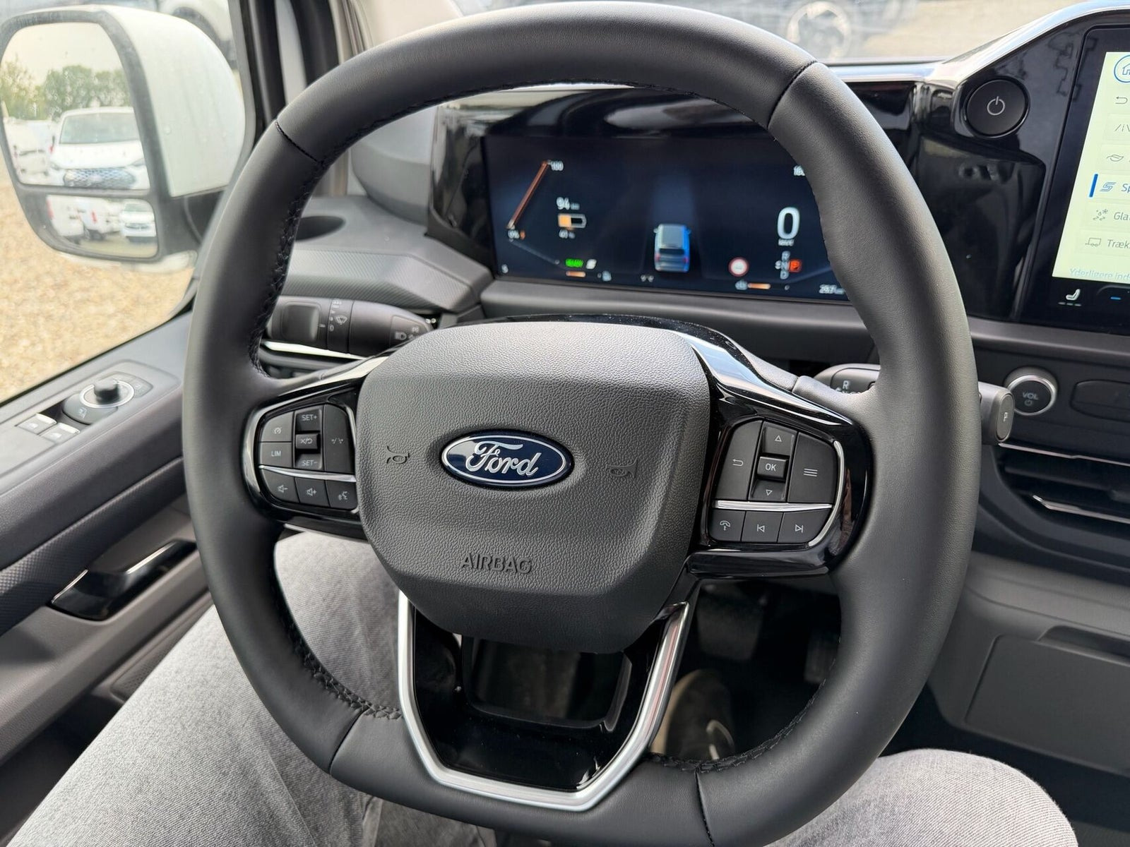 Hvid Ford E-Transit Custom 320 L1 fra 2026