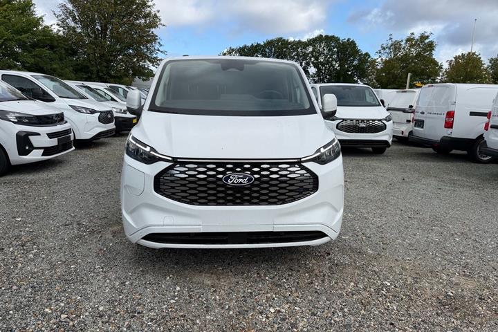 Hvid Ford E-Transit Custom 320 L1 fra 2026