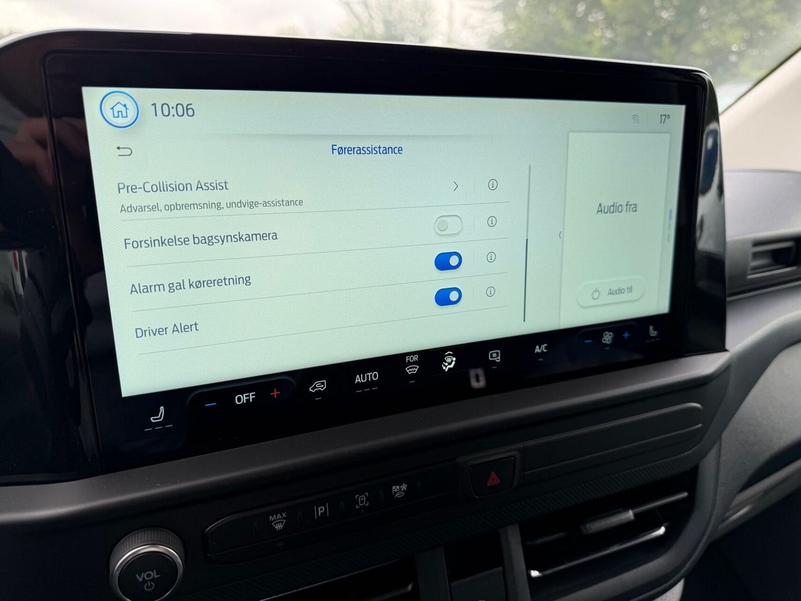 Hvid Ford E-Transit Custom 320 L1 fra 2026