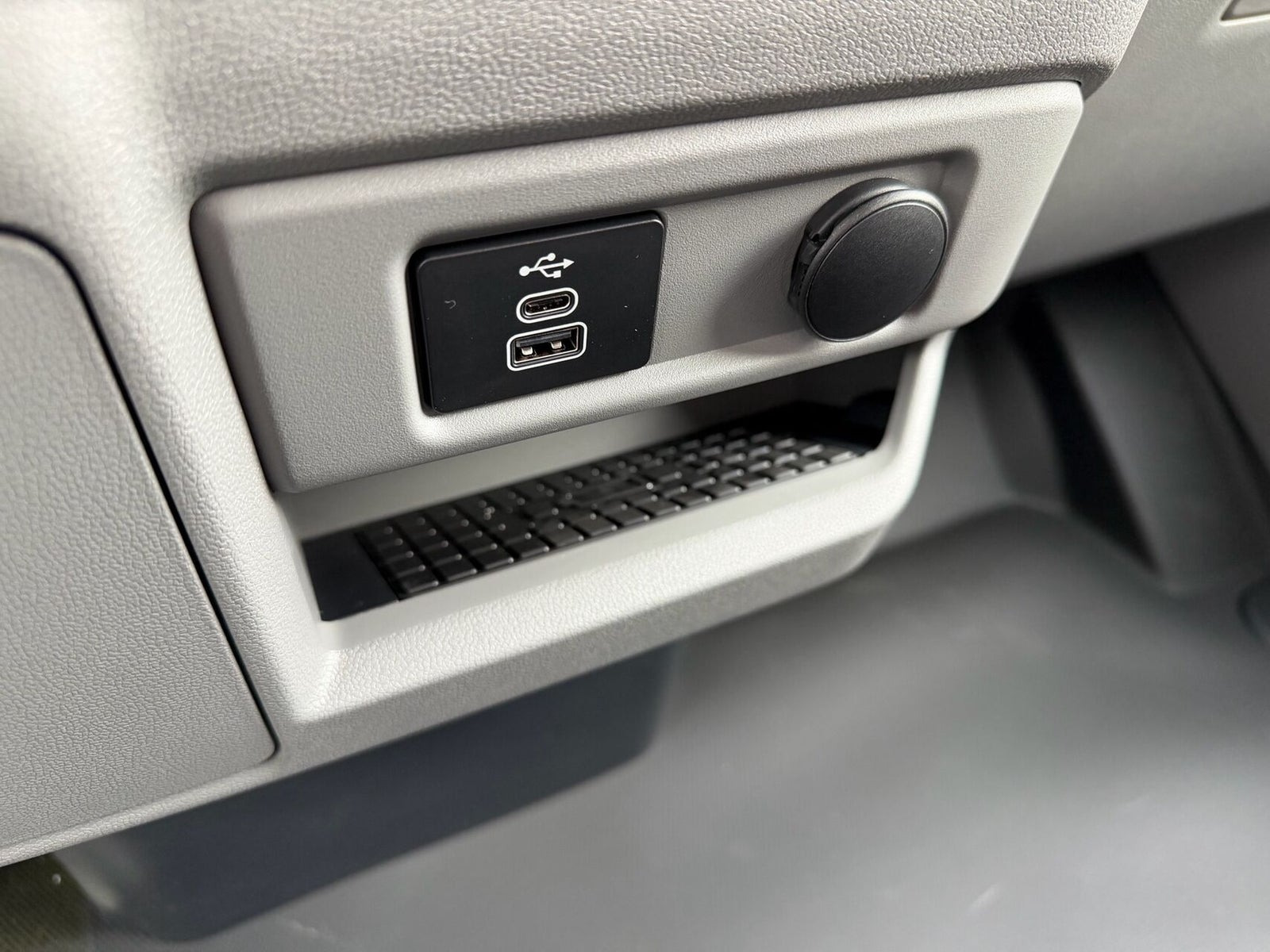 Hvid Ford E-Transit Custom 320 L1 fra 2026