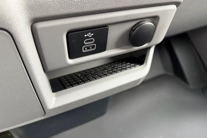 Hvid Ford E-Transit Custom 320 L1 fra 2026