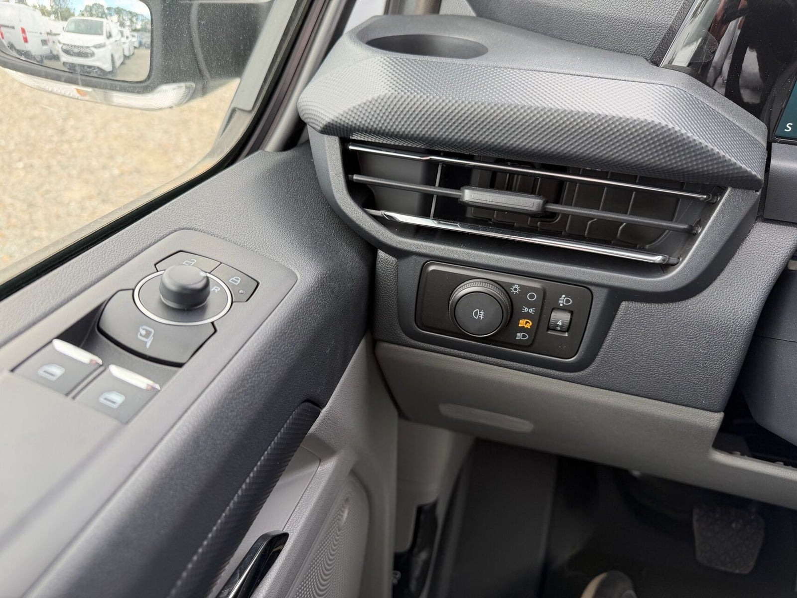 Hvid Ford E-Transit Custom 320 L1 fra 2026