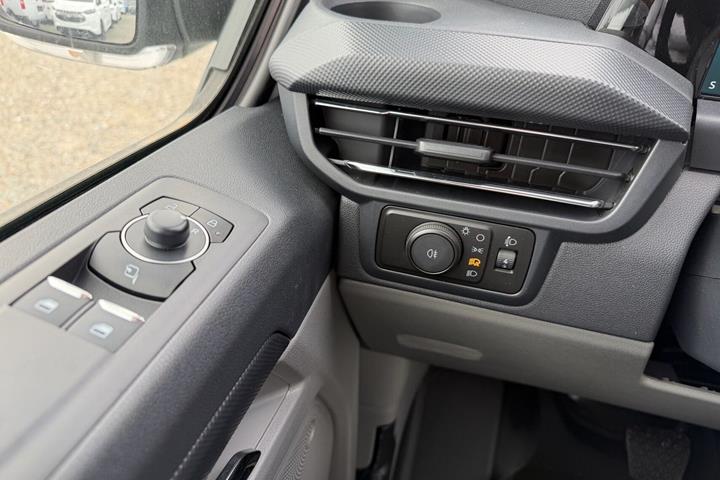 Hvid Ford E-Transit Custom 320 L1 fra 2026