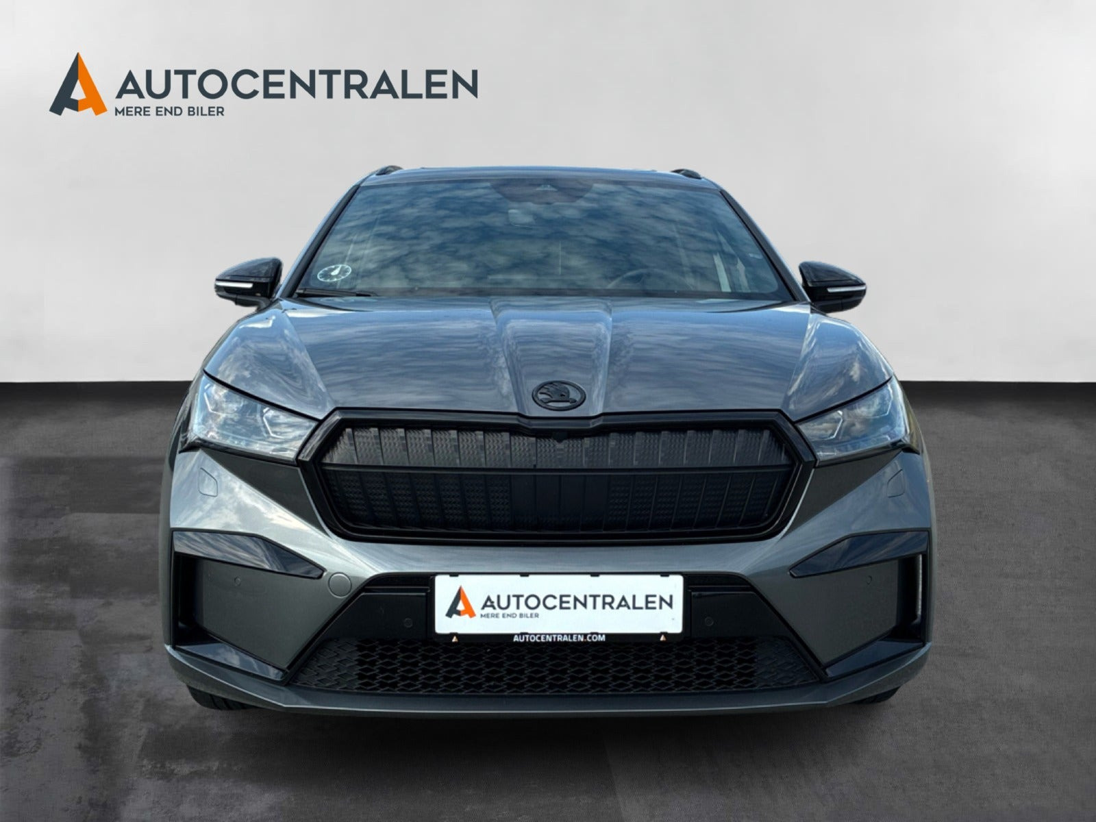 Grå Skoda Enyaq fra 2025