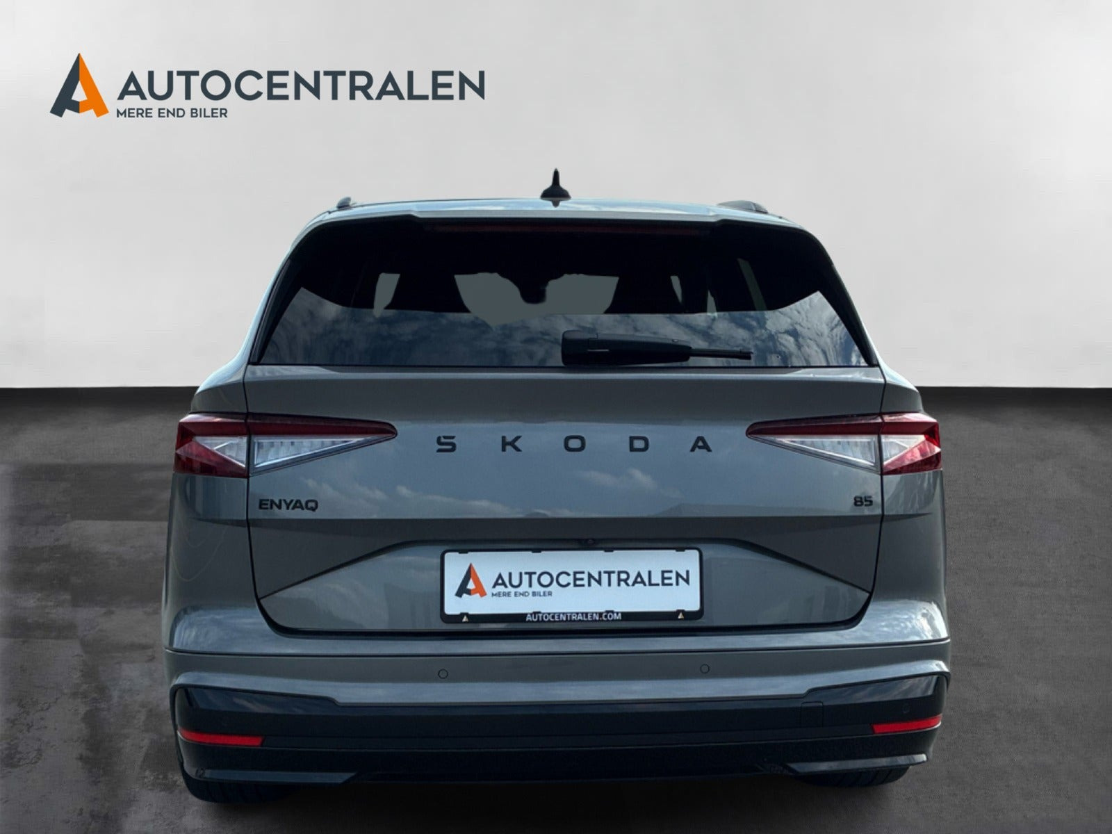 Grå Skoda Enyaq fra 2025