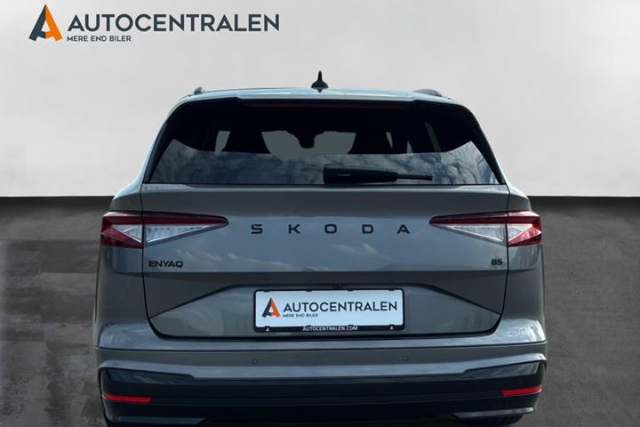Grå Skoda Enyaq fra 2025