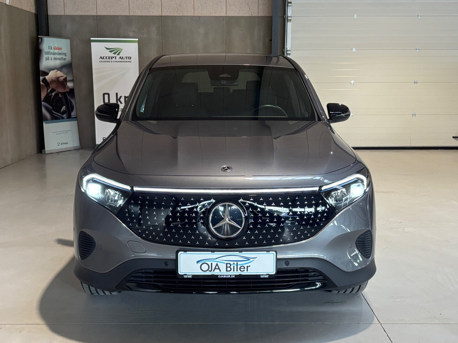 Grå Mercedes EQB250+ fra 2024