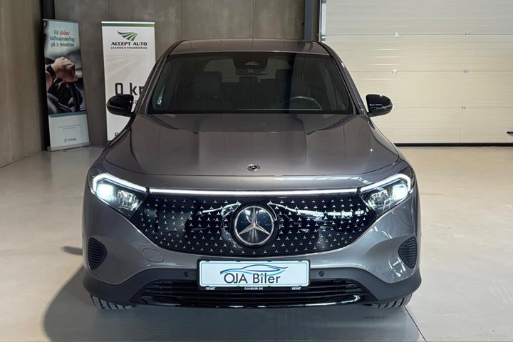 Grå Mercedes EQB250+ fra 2024