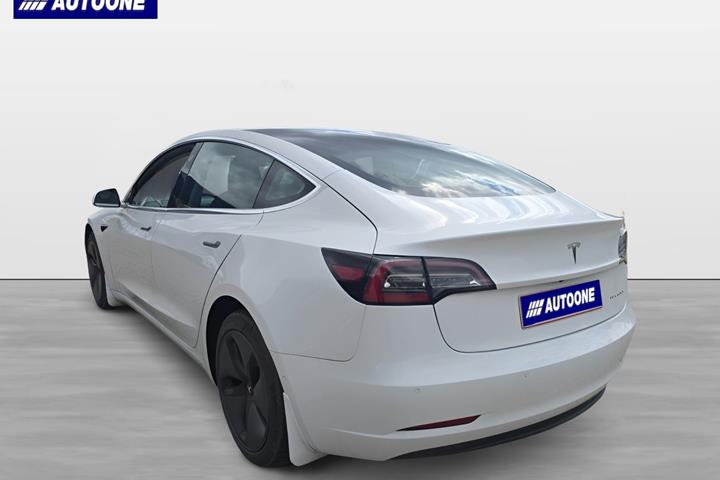 Hvid Tesla Model 3 fra 2019