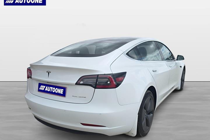 Hvid Tesla Model 3 fra 2019