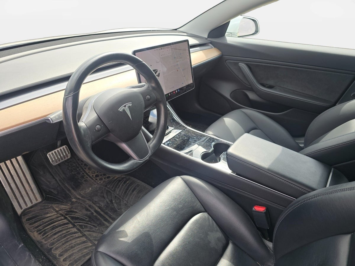 Hvid Tesla Model 3 fra 2019