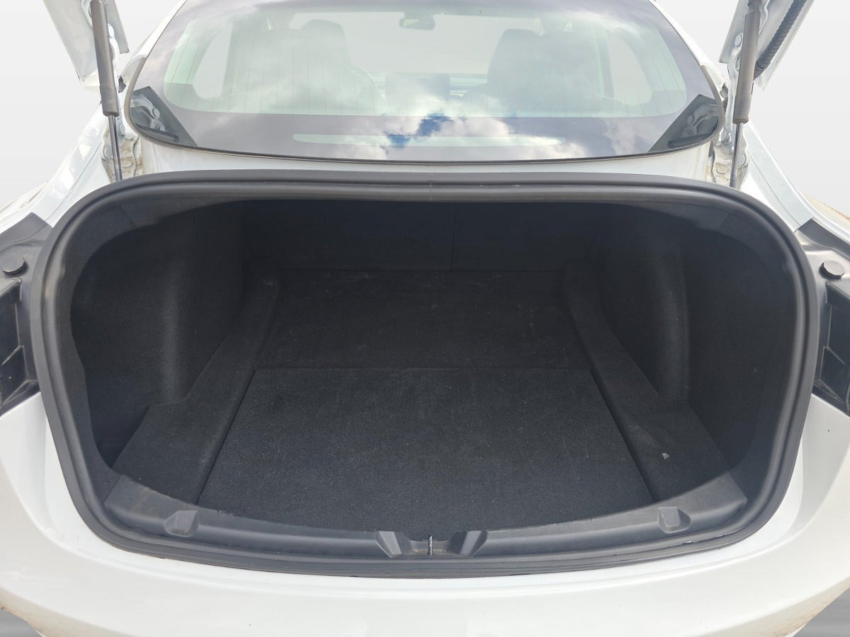 Hvid Tesla Model 3 fra 2019
