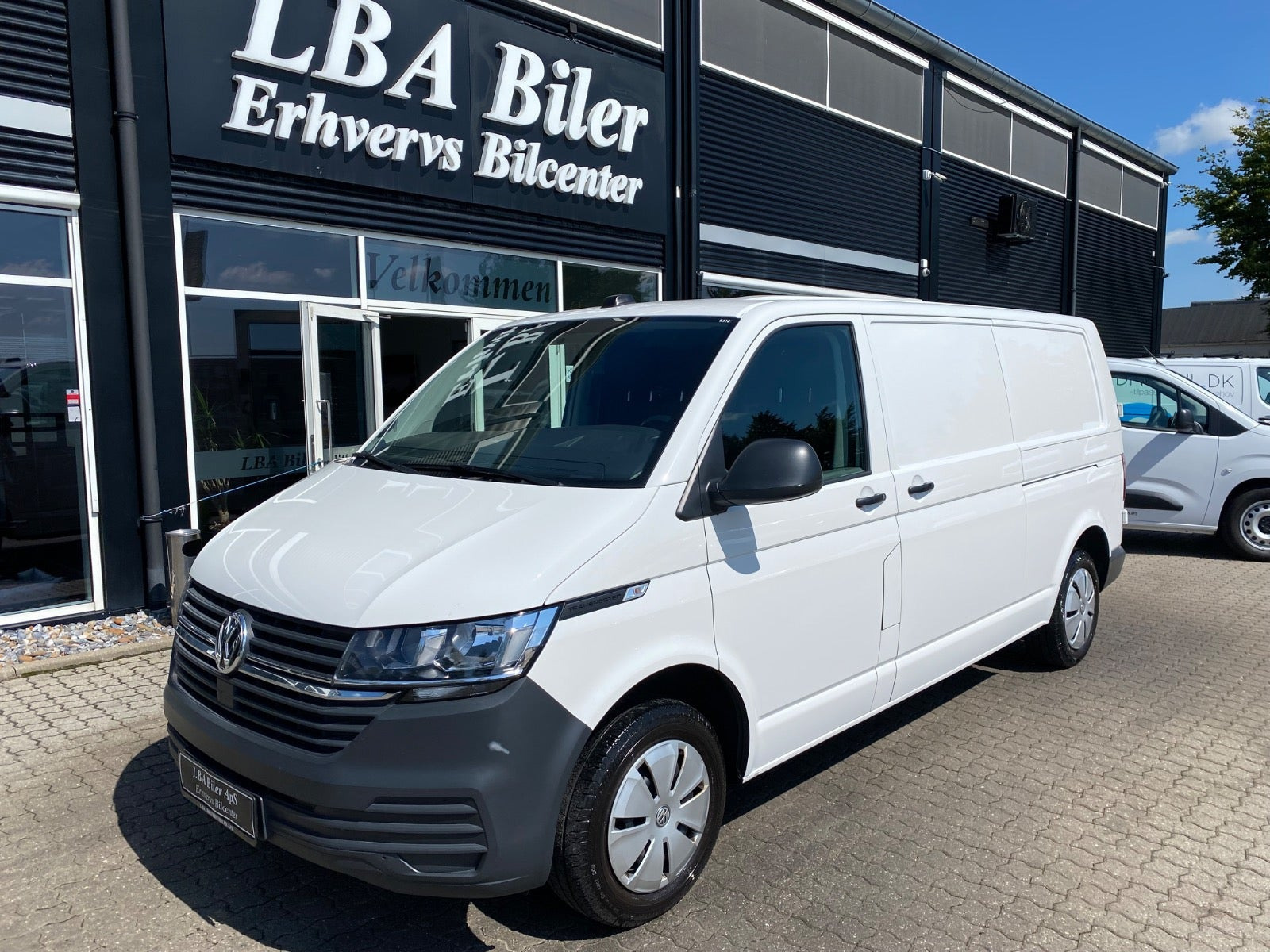 Hvid VW Transporter fra 2023