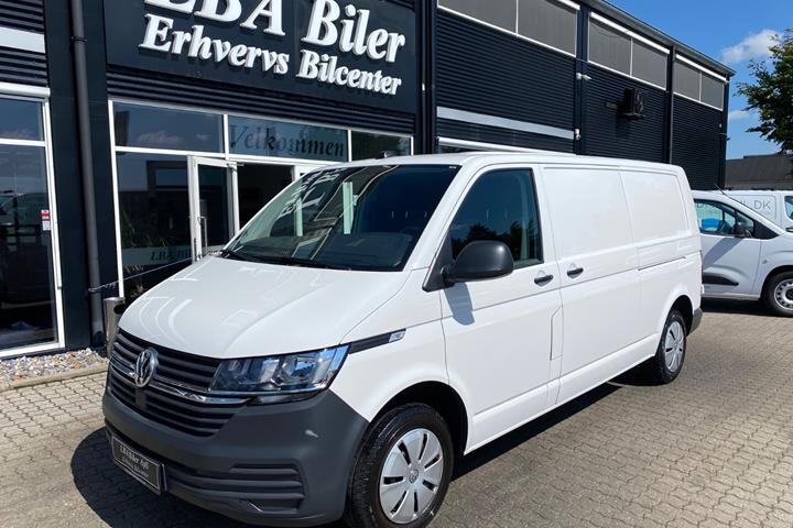 Hvid VW Transporter fra 2023