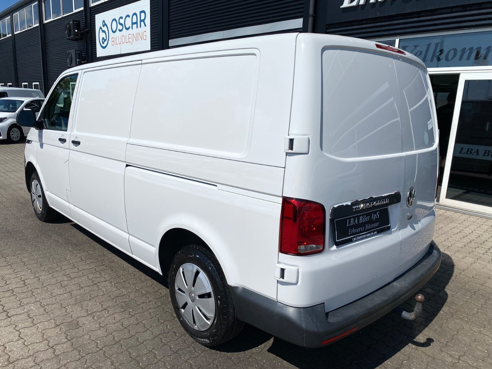 Hvid VW Transporter fra 2023