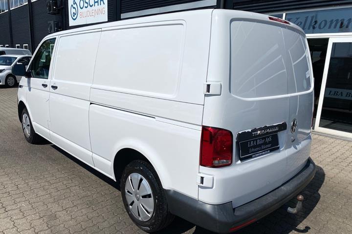 Hvid VW Transporter fra 2023
