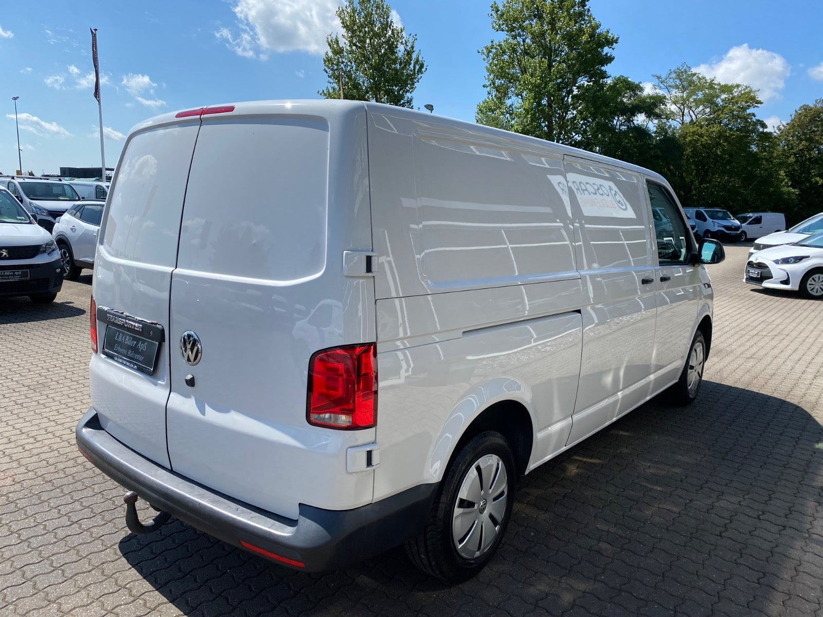 Hvid VW Transporter fra 2023