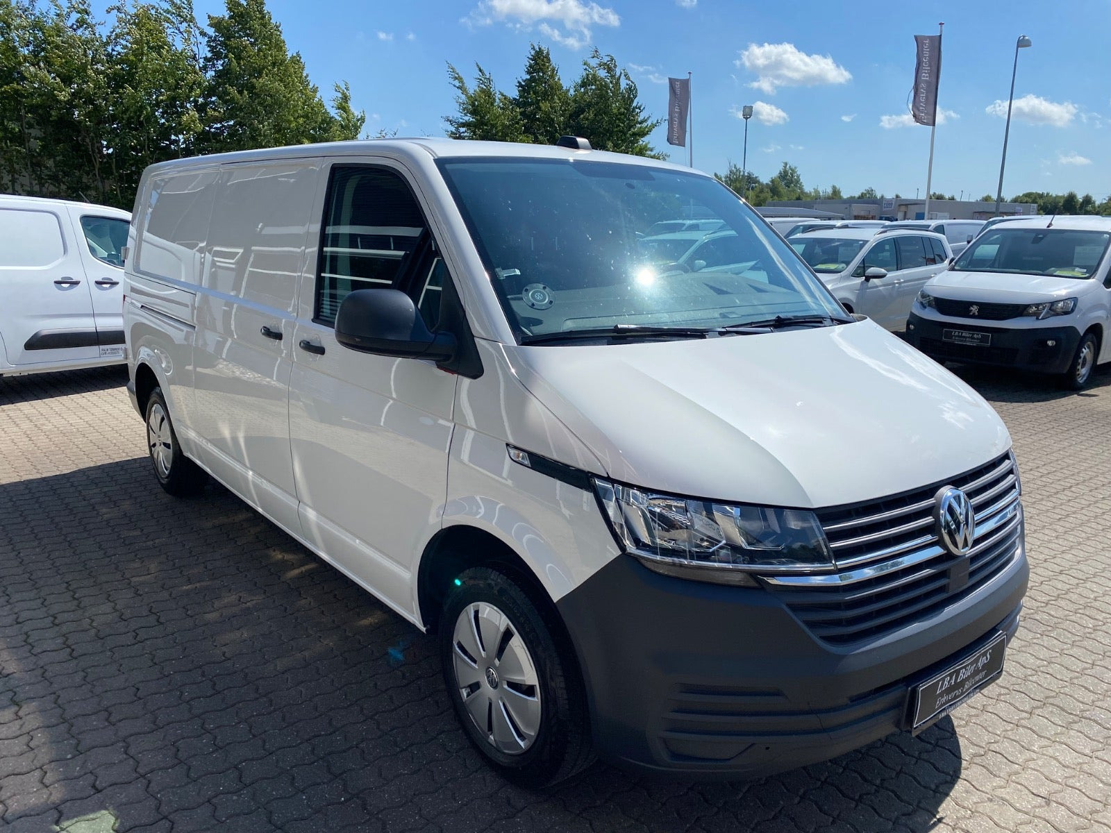 Hvid VW Transporter fra 2023