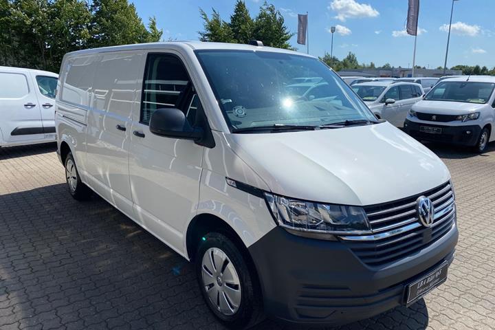 Hvid VW Transporter fra 2023
