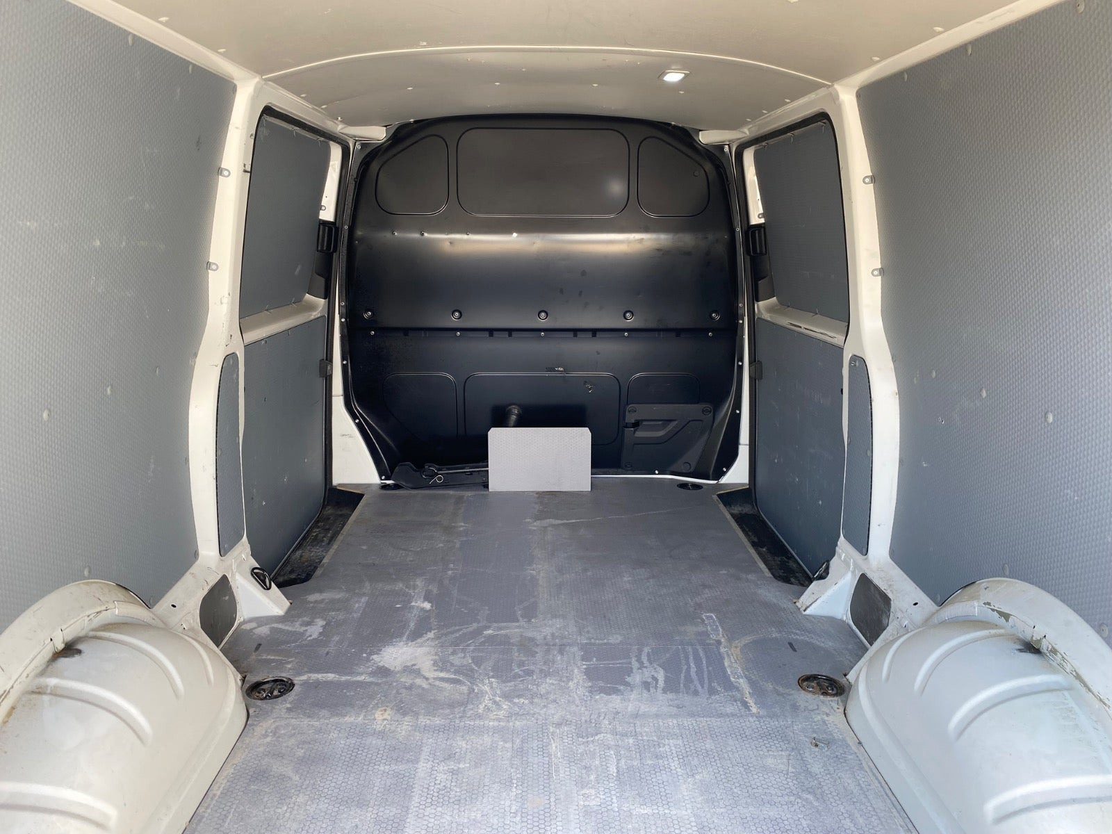 Hvid VW Transporter fra 2023