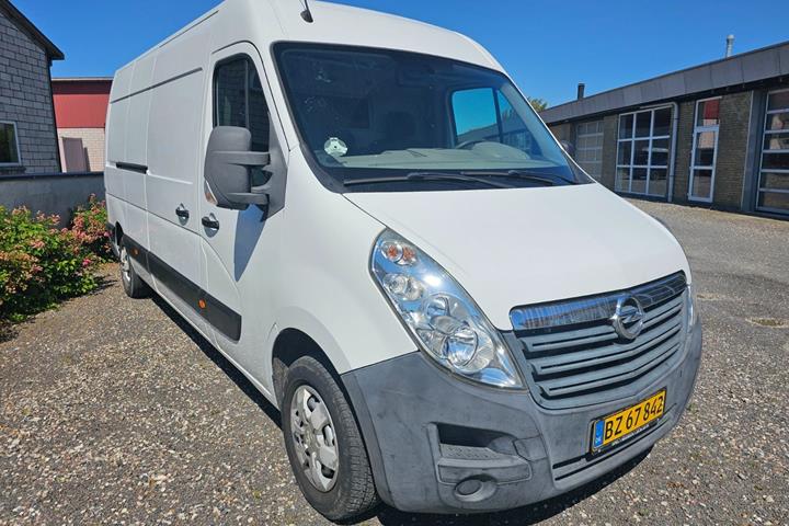Hvid Opel Movano fra 2012
