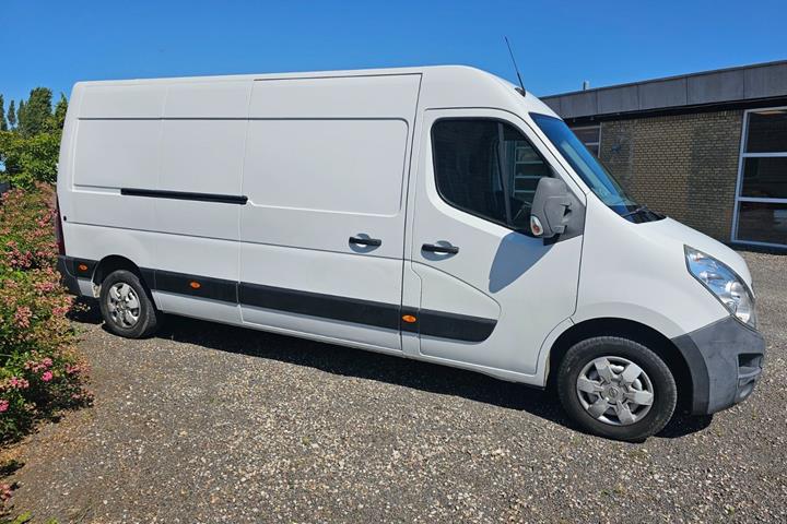 Hvid Opel Movano fra 2012