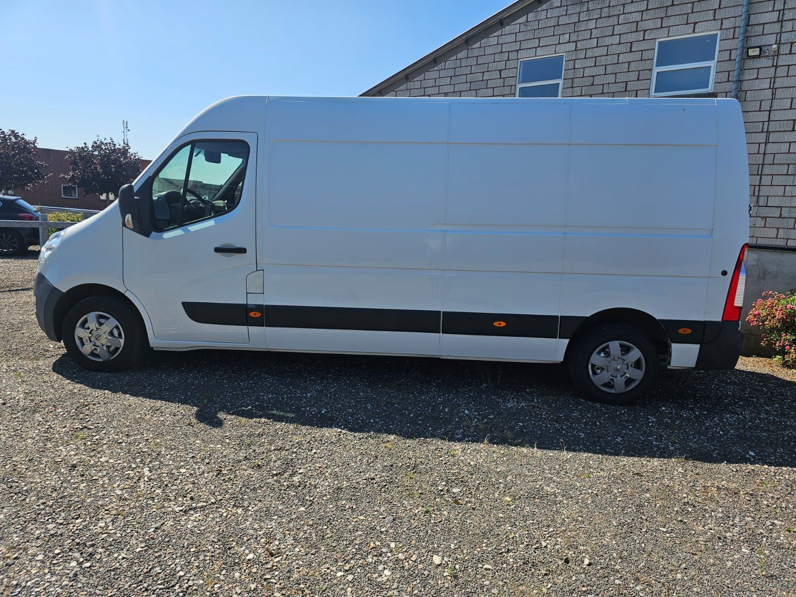Hvid Opel Movano fra 2012
