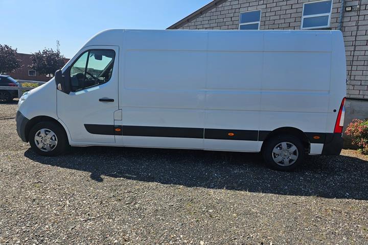 Hvid Opel Movano fra 2012