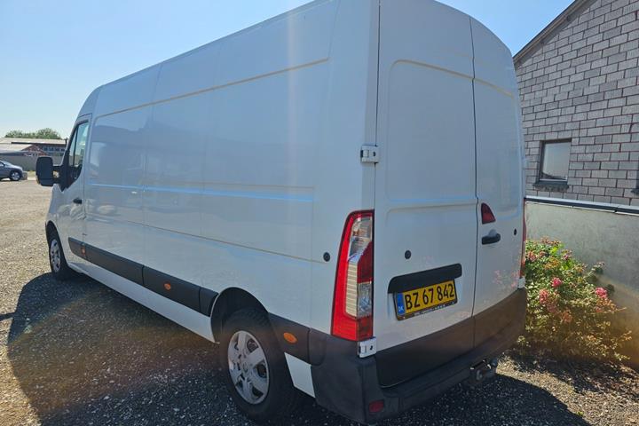 Hvid Opel Movano fra 2012
