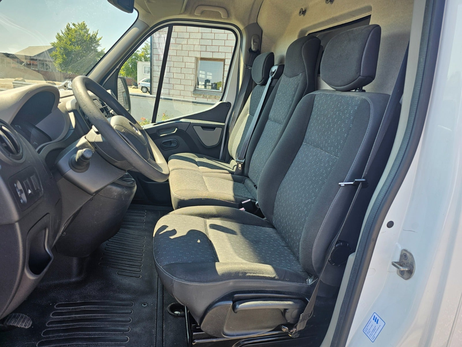 Hvid Opel Movano fra 2012