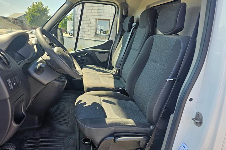 Hvid Opel Movano fra 2012
