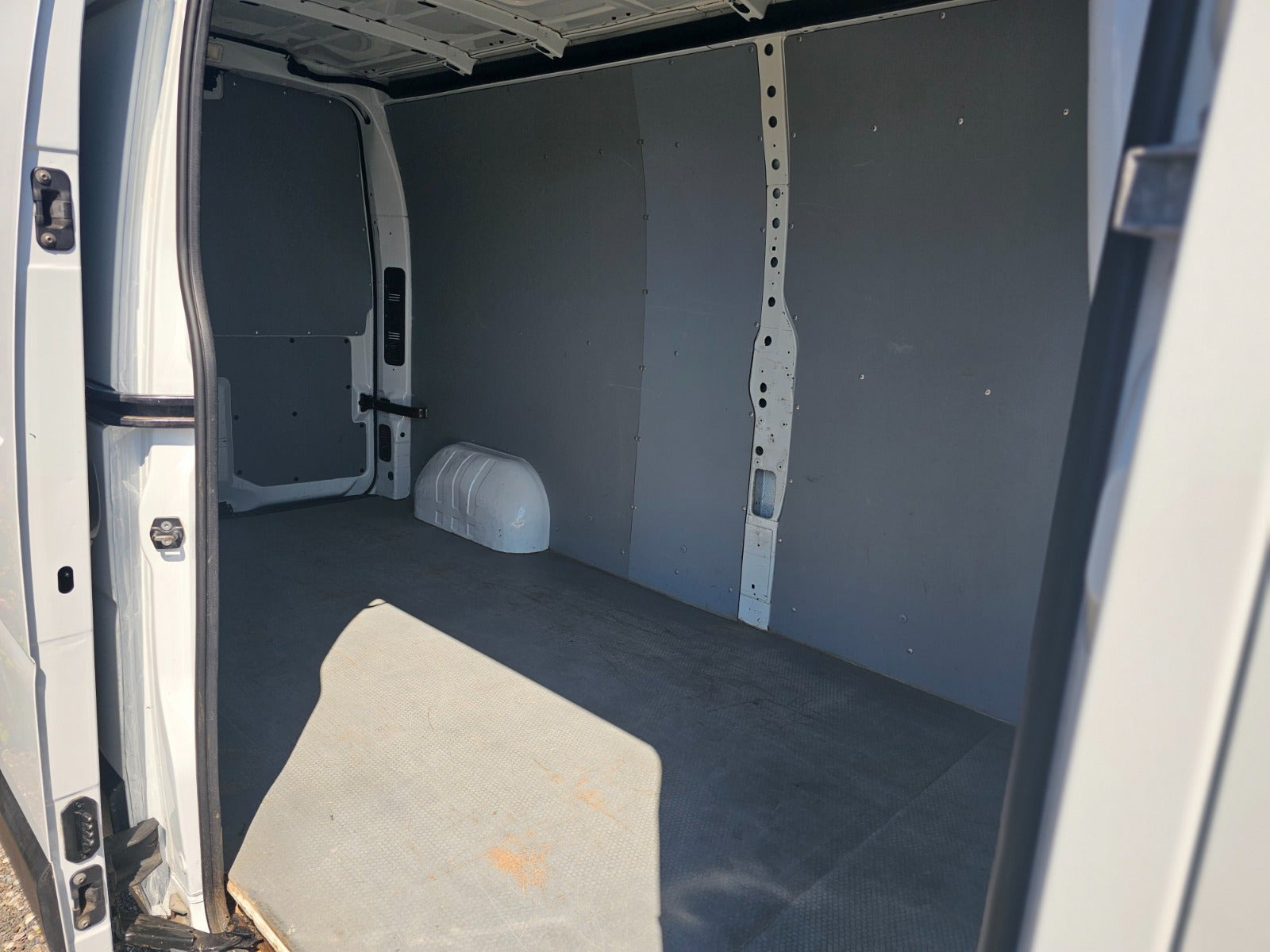 Hvid Opel Movano fra 2012