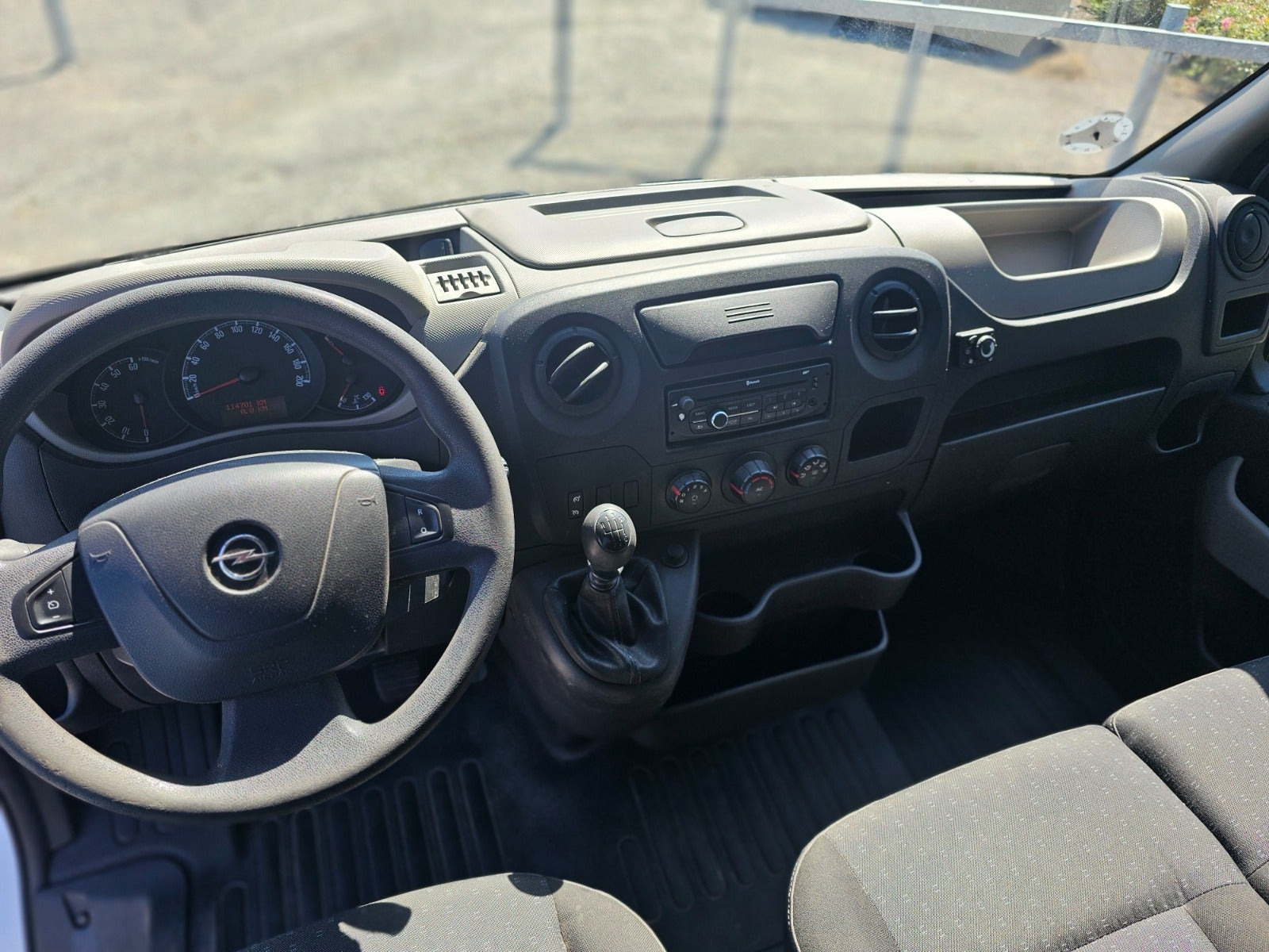 Hvid Opel Movano fra 2012